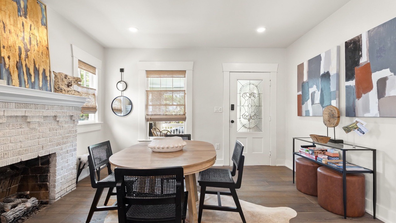 Photo of Livingroom in Courier City - Oscawana