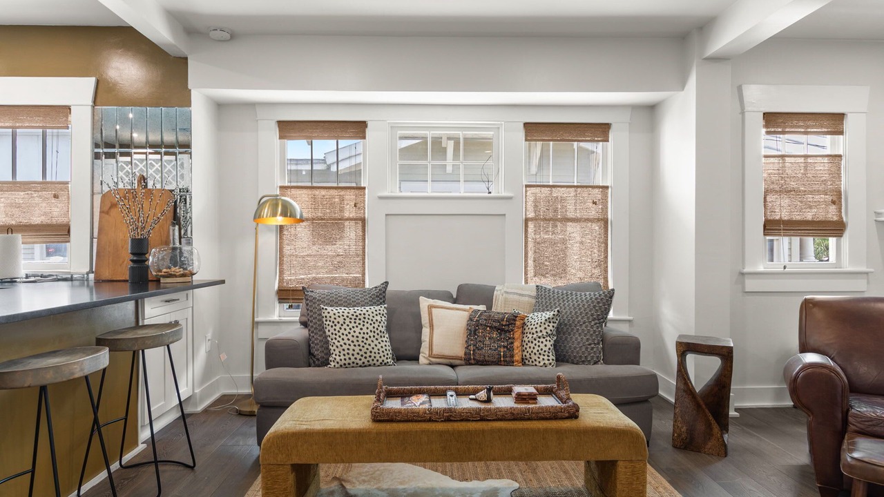 Photo of Livingroom in Courier City - Oscawana
