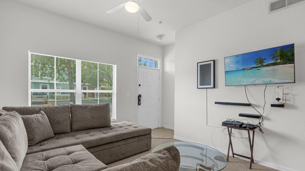 Photo of Livingroom in Venetian Bay Villages