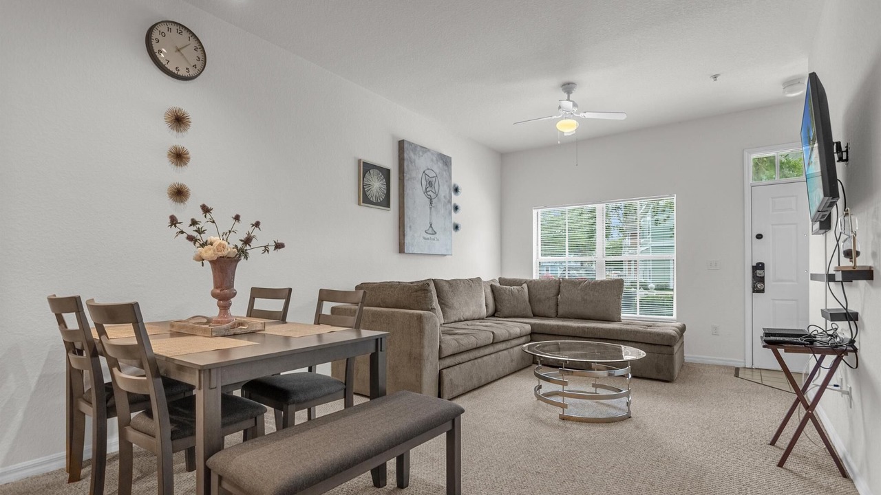 Photo of Livingroom in Venetian Bay Villages
