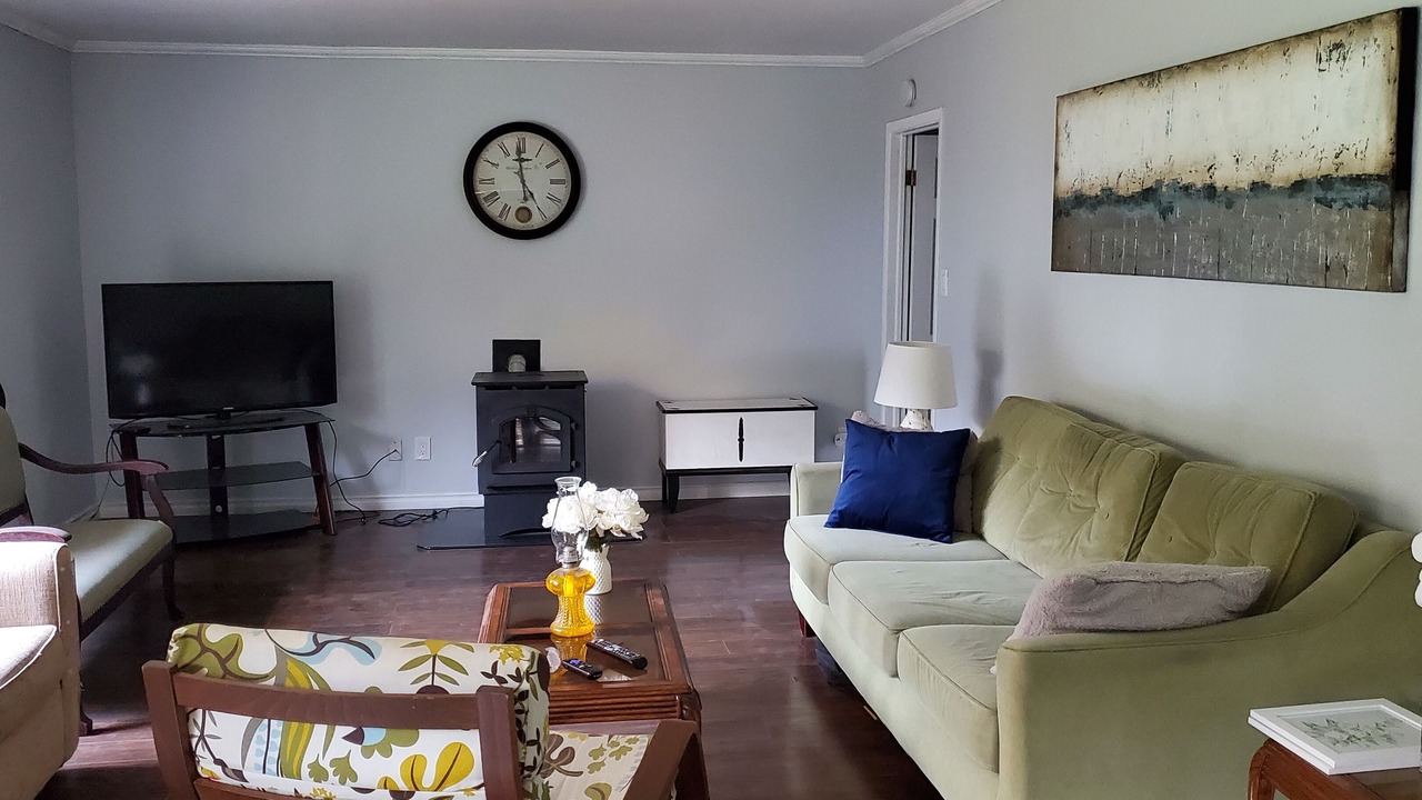 Photo of Livingroom in Addington Highlands
