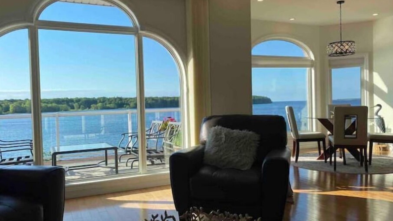 Photo of Livingroom in Amherstview