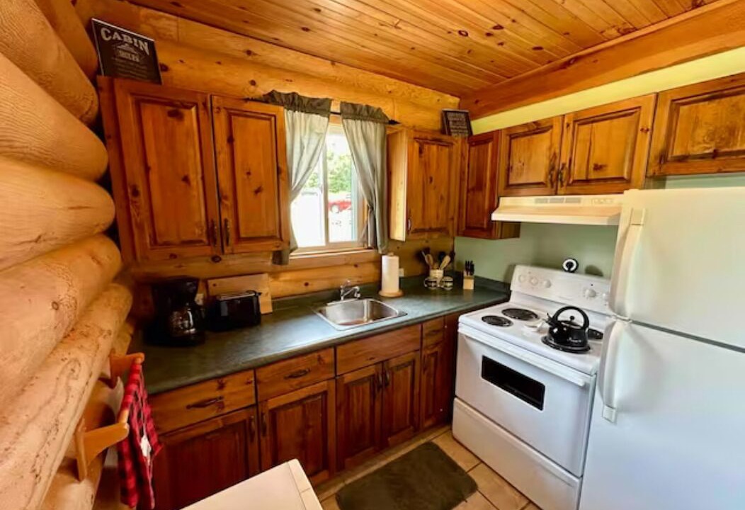 Photo of Kitchen in Unorganized Centre Parry Sound