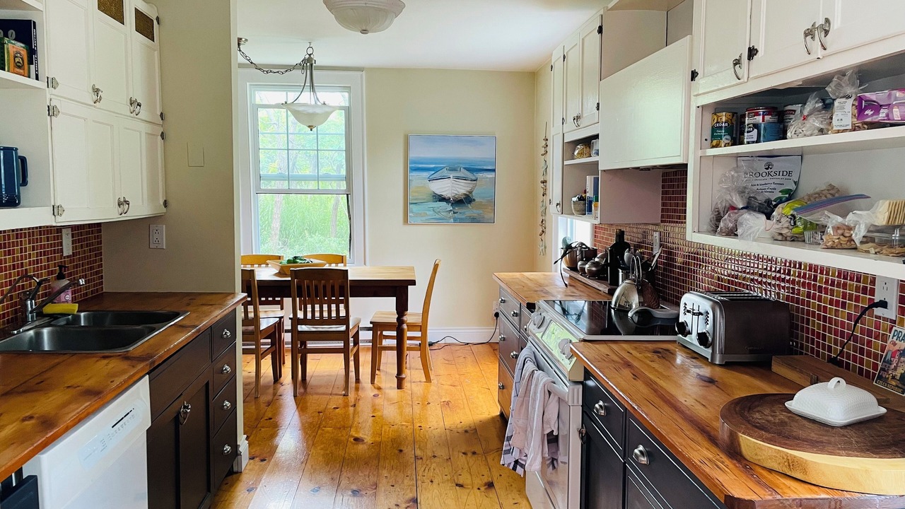 Photo of Kitchen in Loyalist