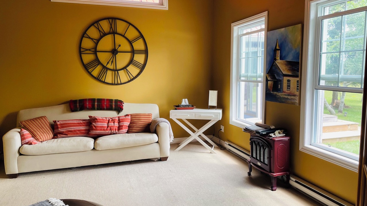 Photo of Livingroom in Loyalist