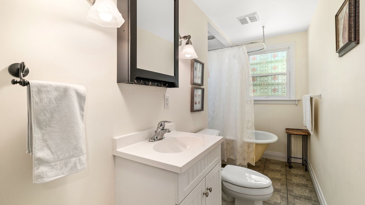 Photo of Bathroom in Waupoos