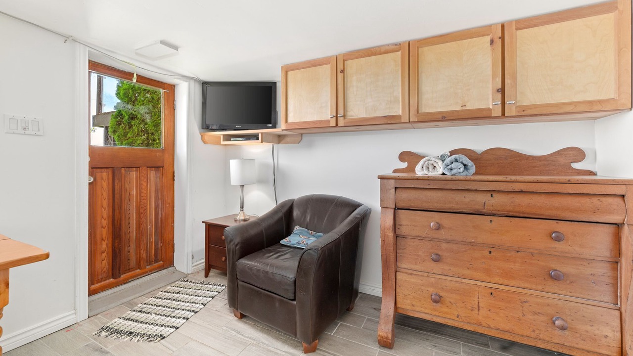Photo of Livingroom in Waupoos