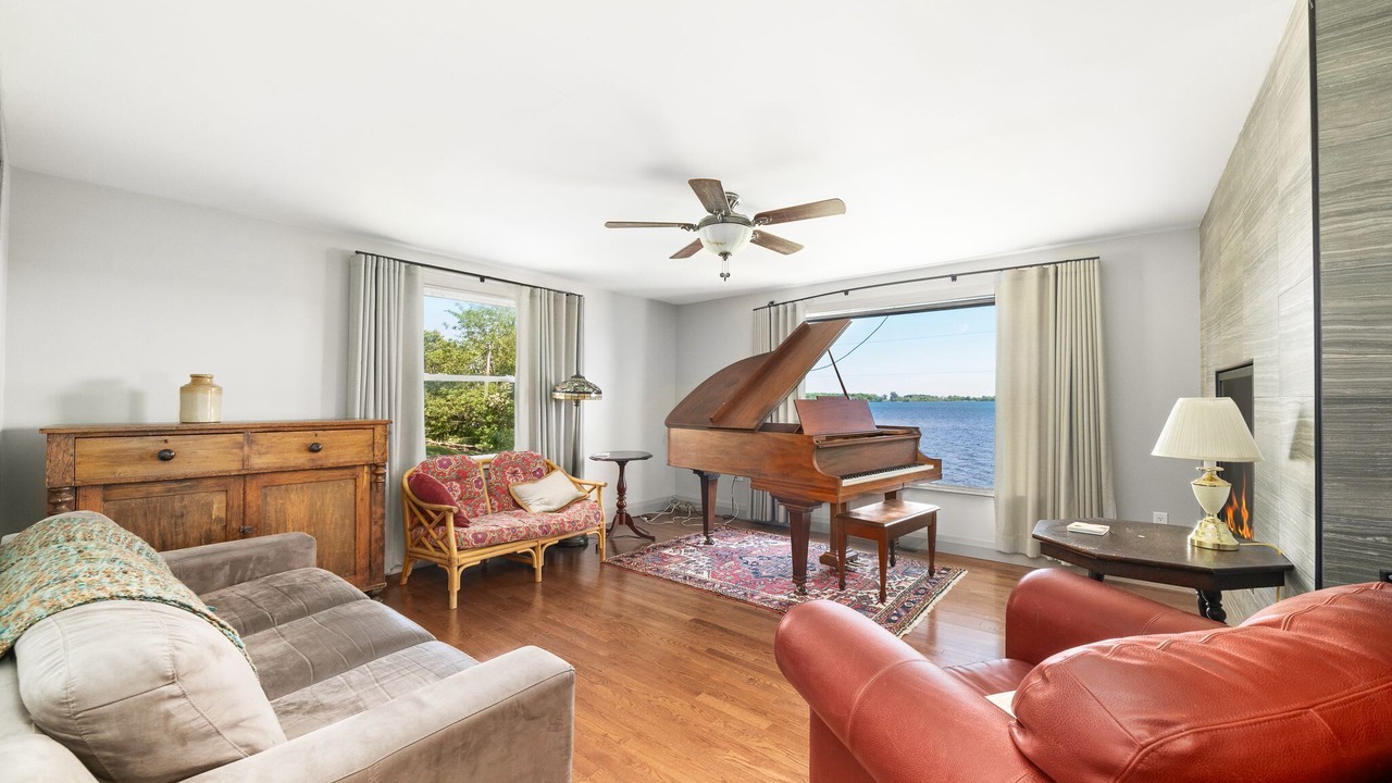 Photo of Livingroom in Waupoos