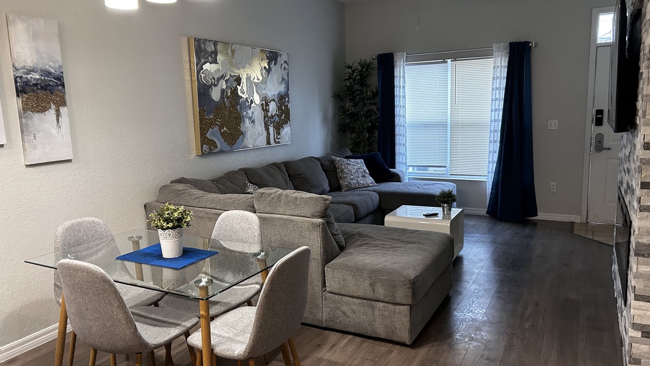 Photo of Livingroom in Venetian Bay Villages