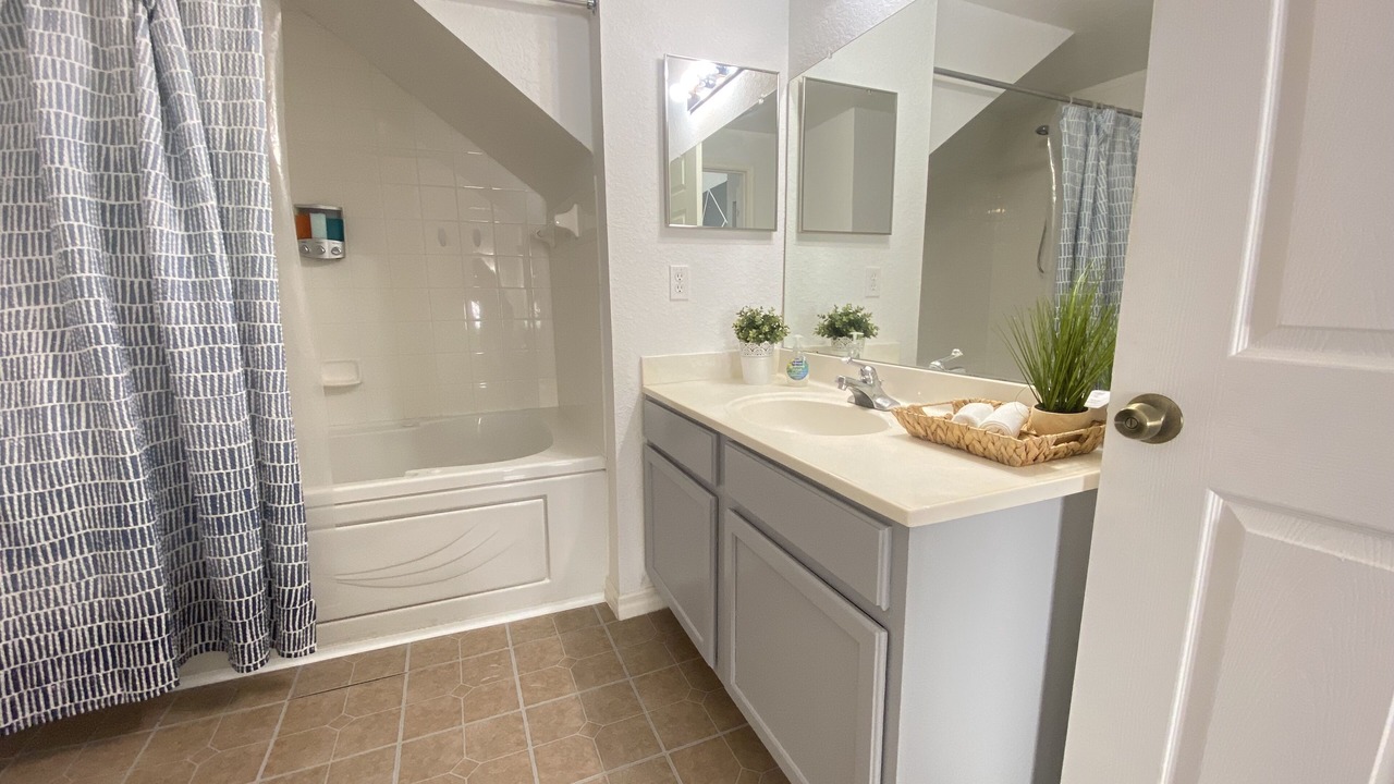 Photo of Bathroom in Venetian Bay Villages