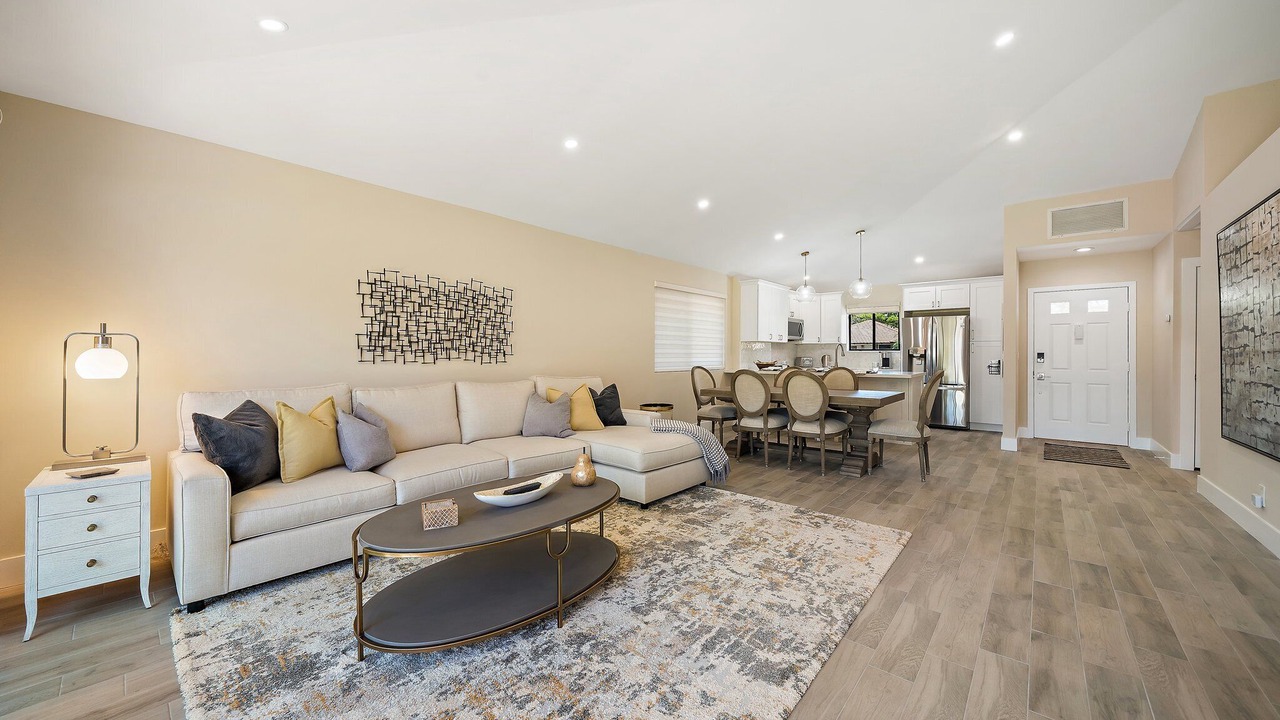 Photo of Livingroom in Hunt Club
