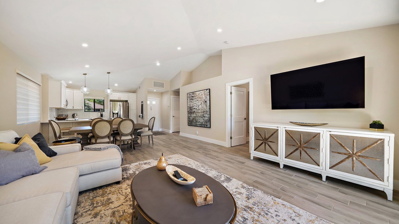 Photo of Livingroom in Hunt Club