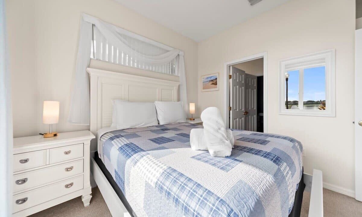 Photo of Bedroom in Sunset Lakes