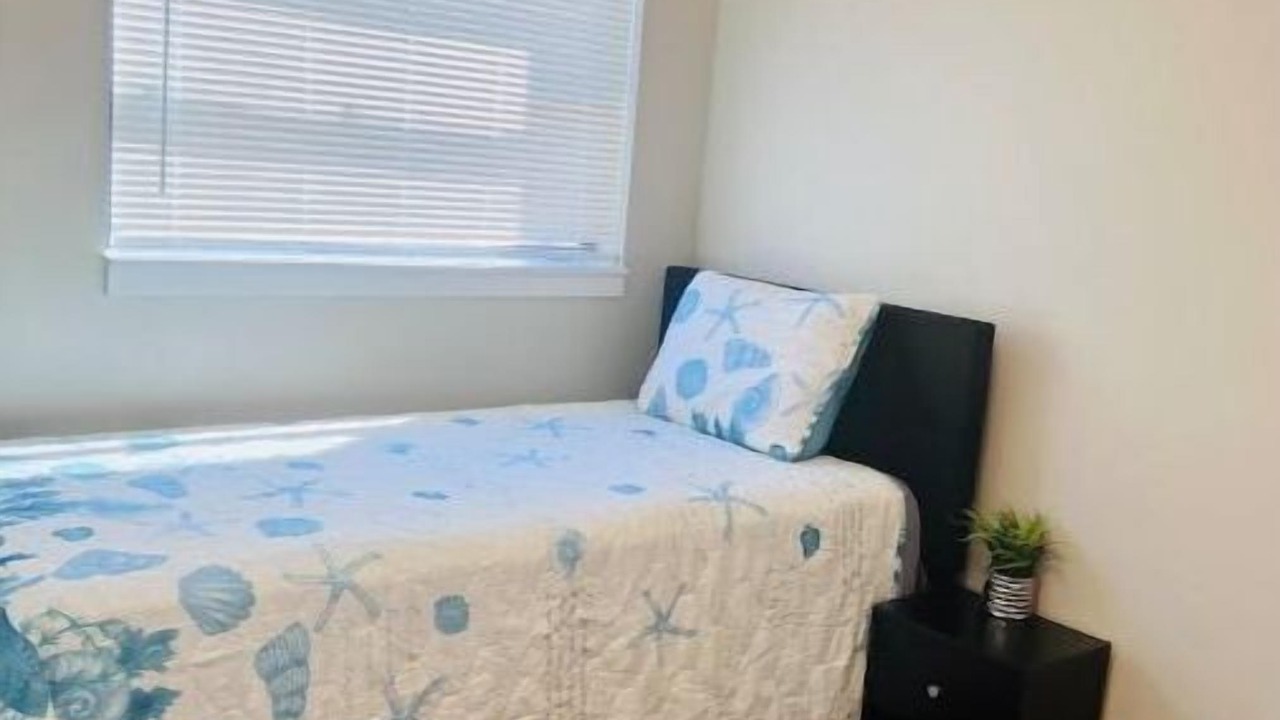 Photo of Bedroom in Malibu Groves