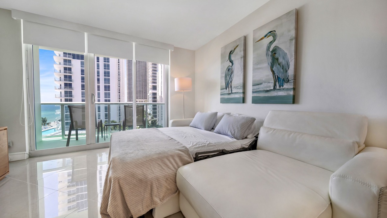 Photo of Bedroom in Hollywood South Central Beach