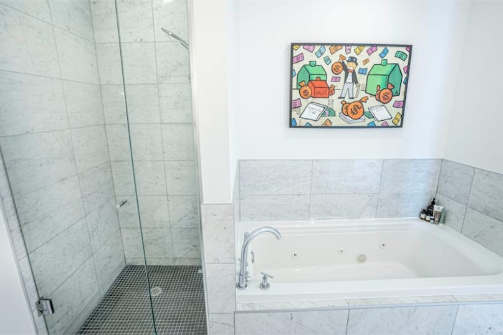 Photo of Bathroom in Fashion District