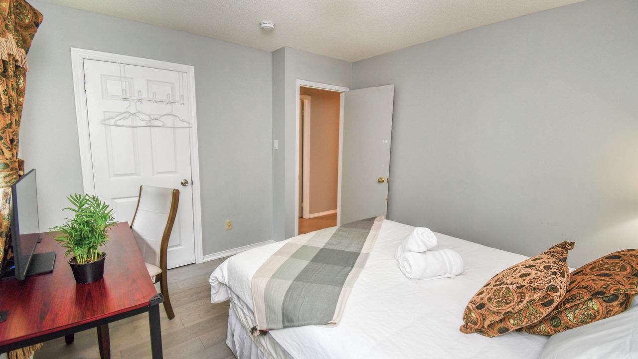 Photo of Bedroom in Alcona