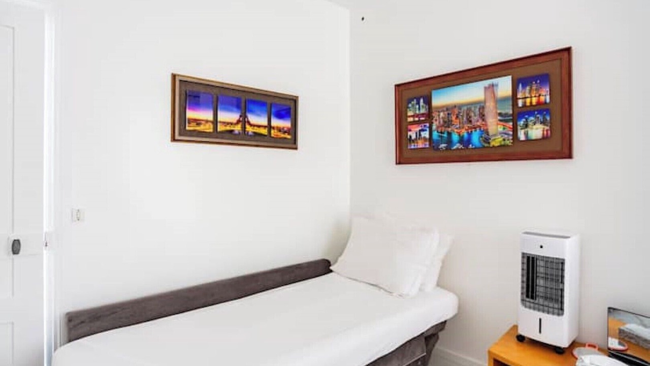 Photo of Bedroom in Stains