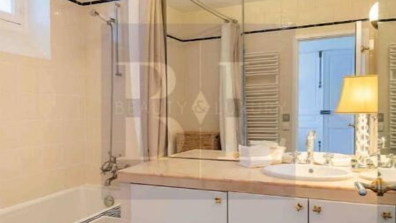 Photo of Bathroom in Quartier de la Monnaie