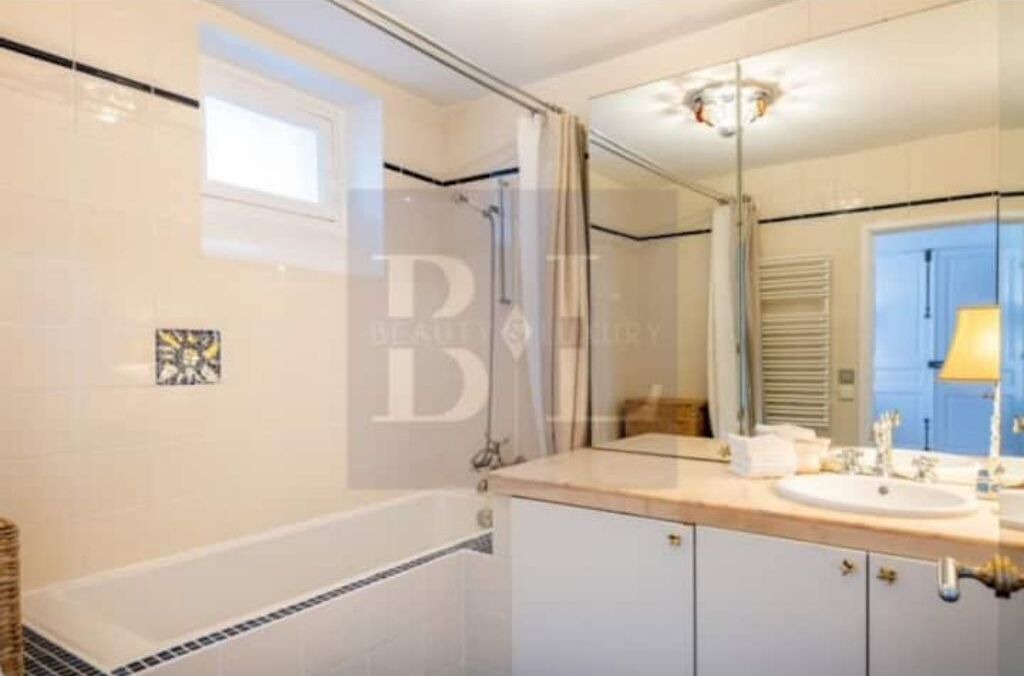 Photo of Bathroom in Quartier de la Monnaie