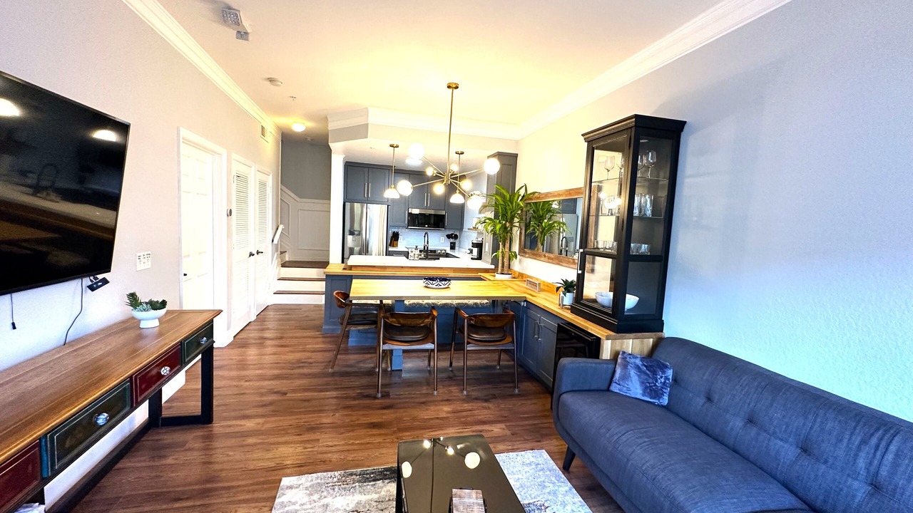 Photo of Livingroom in Venetian Bay Villages