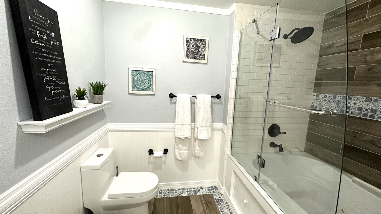 Photo of Bathroom in Venetian Bay Villages
