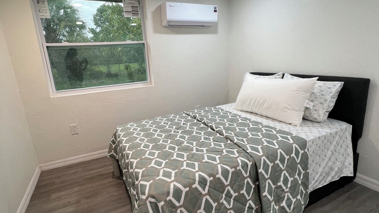 Photo of Bedroom in Oak Ridge