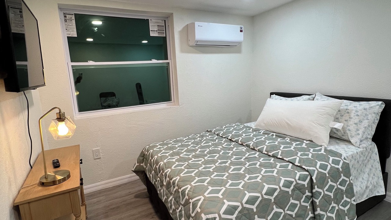Photo of Bedroom in Oak Ridge