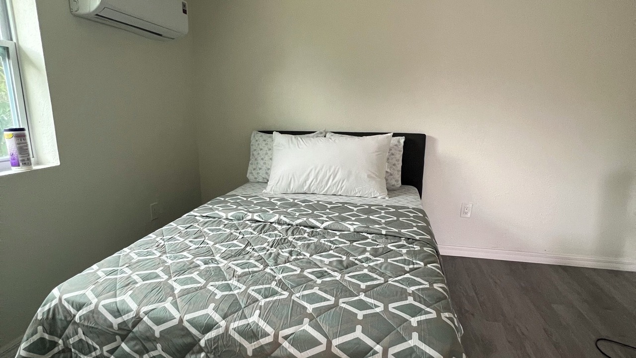 Photo of Bedroom in Oak Ridge