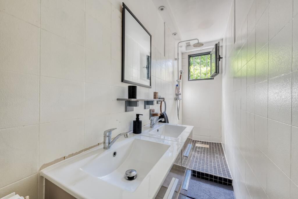 Photo of Bathroom in Romainville