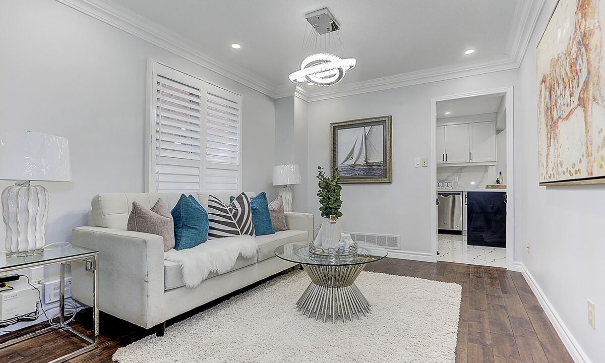Photo of Livingroom in Steeles