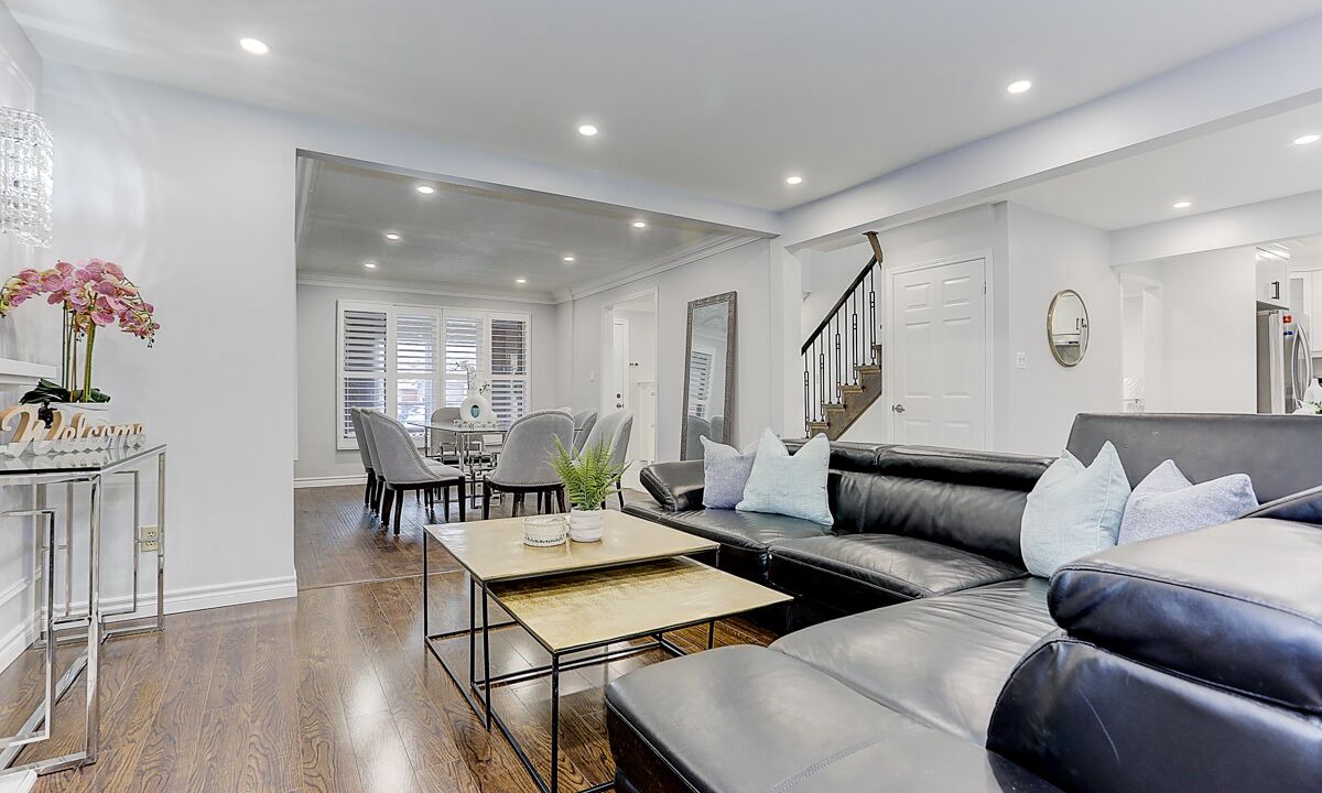 Photo of Livingroom in Steeles