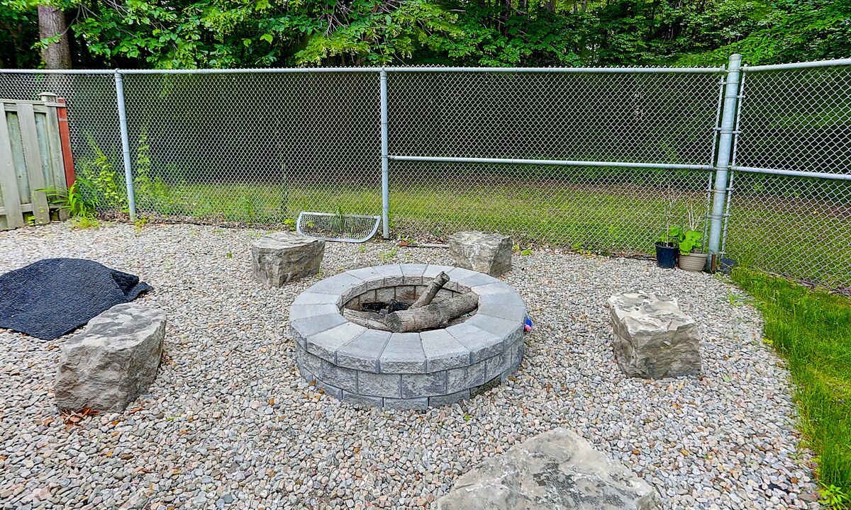 Photo of Outdoor in Steeles