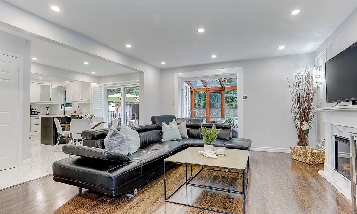 Photo of Livingroom in Steeles