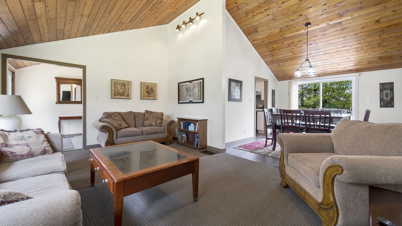 Photo of Livingroom in South River