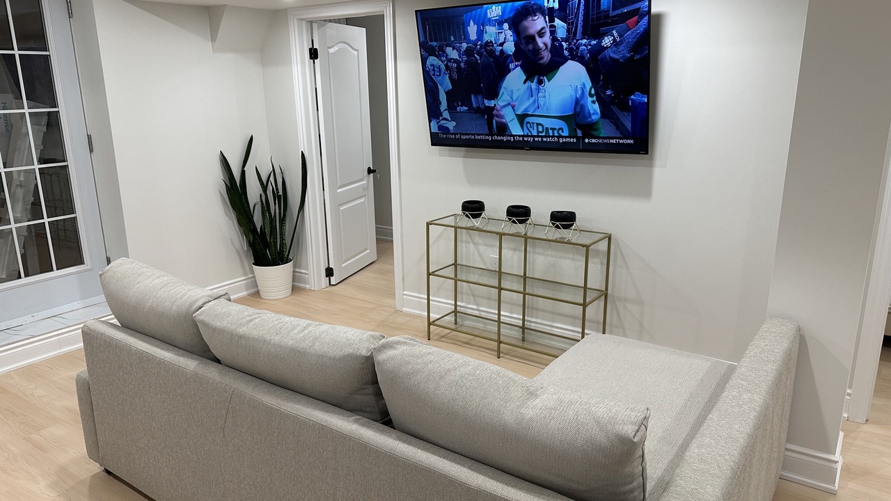Photo of Livingroom in Halton Regional Municipality