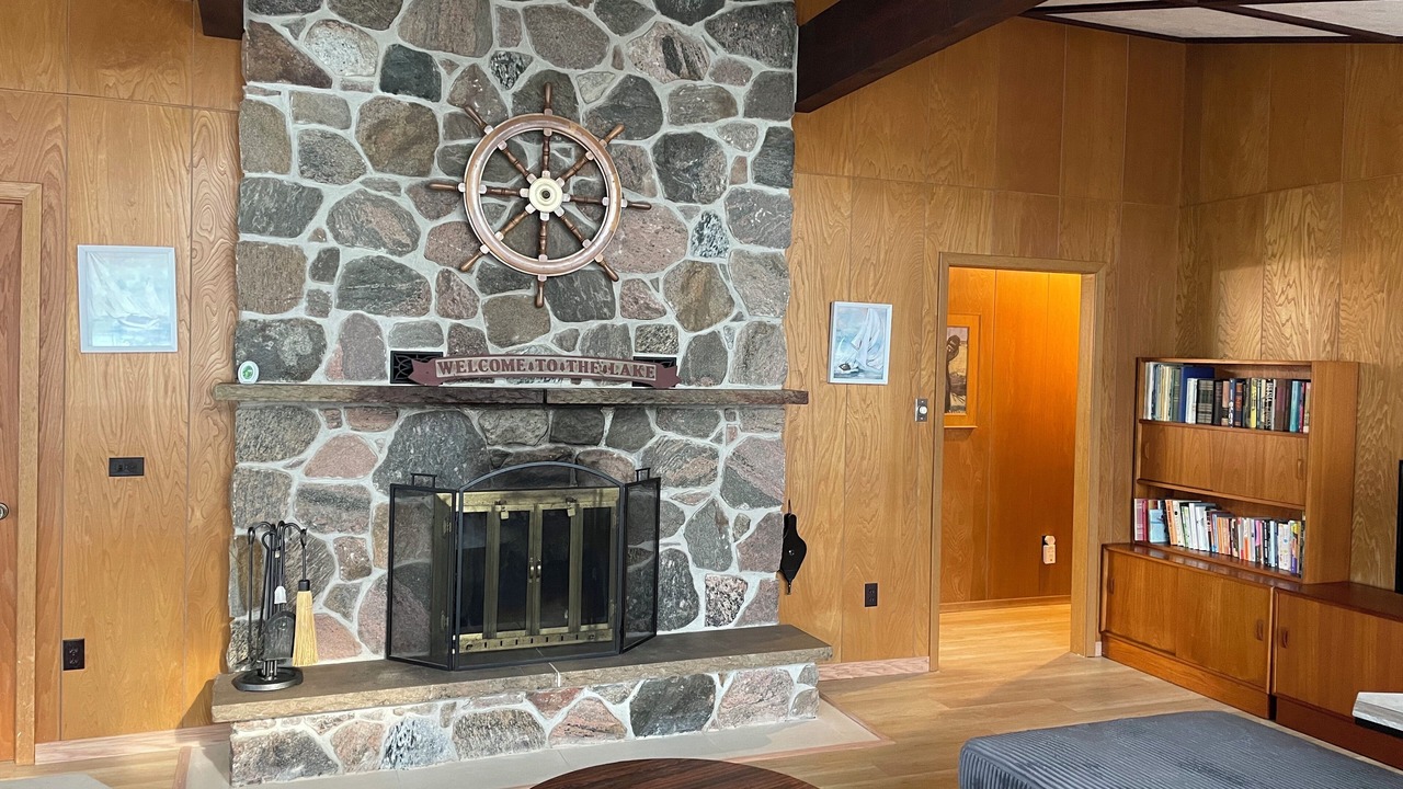 Photo of Livingroom in Coboconk