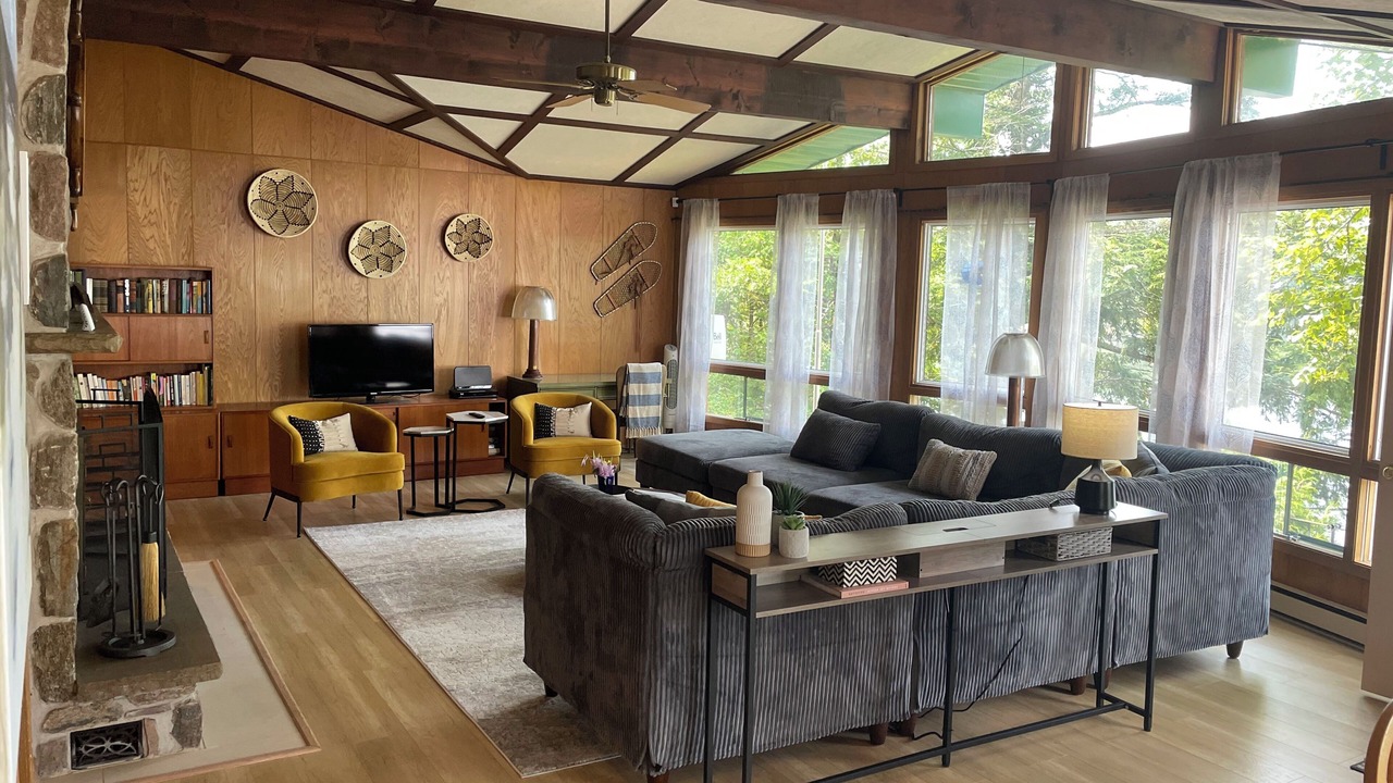 Photo of Livingroom in Coboconk