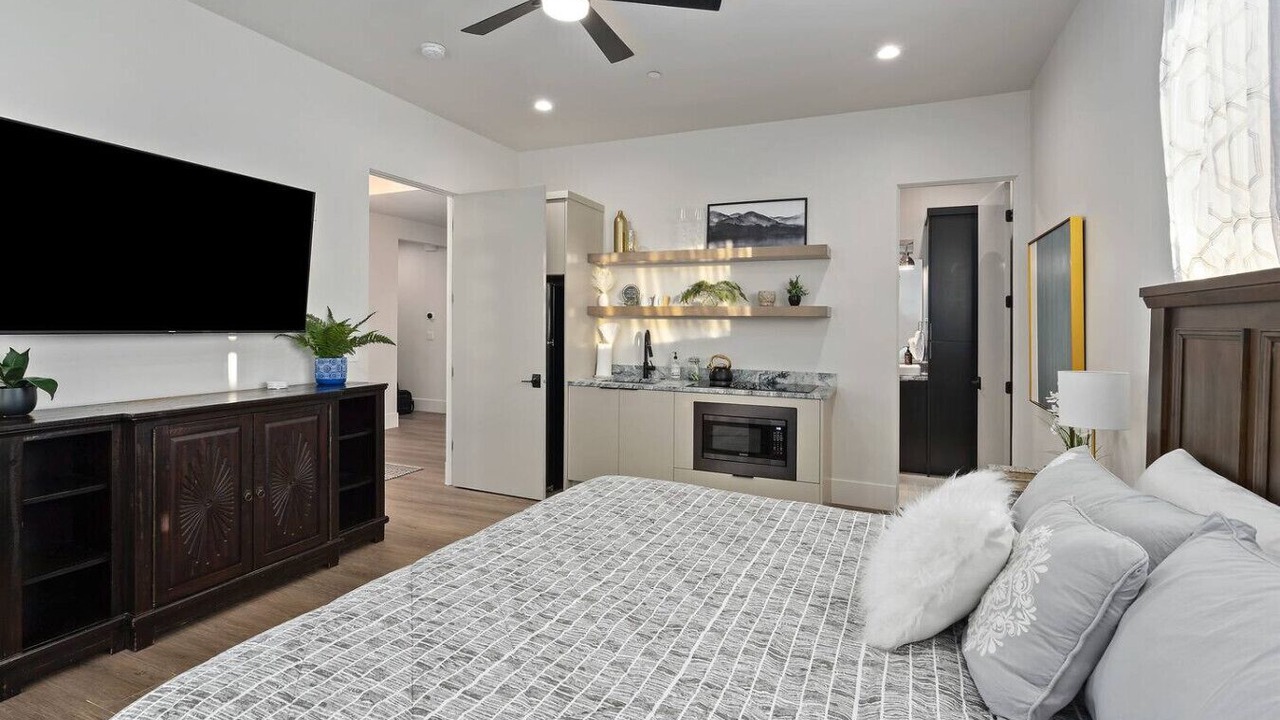 Photo of Bedroom in Hurricane