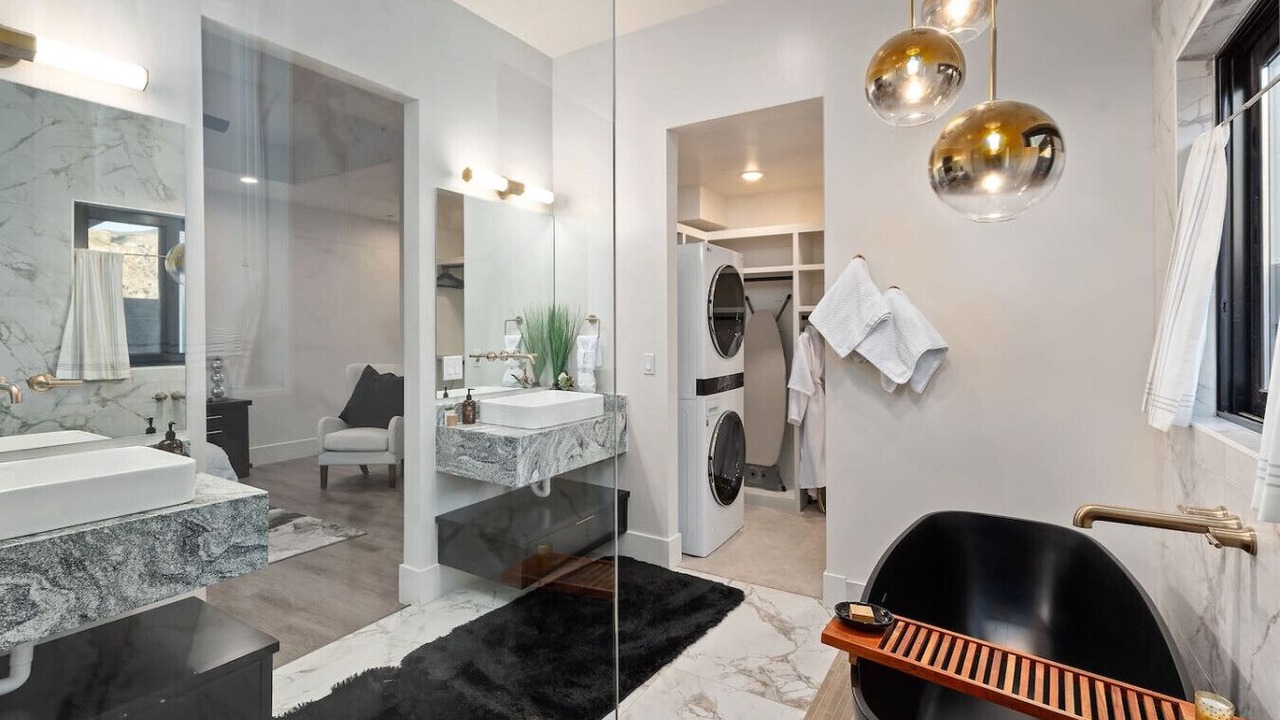 Photo of Bathroom in Hurricane