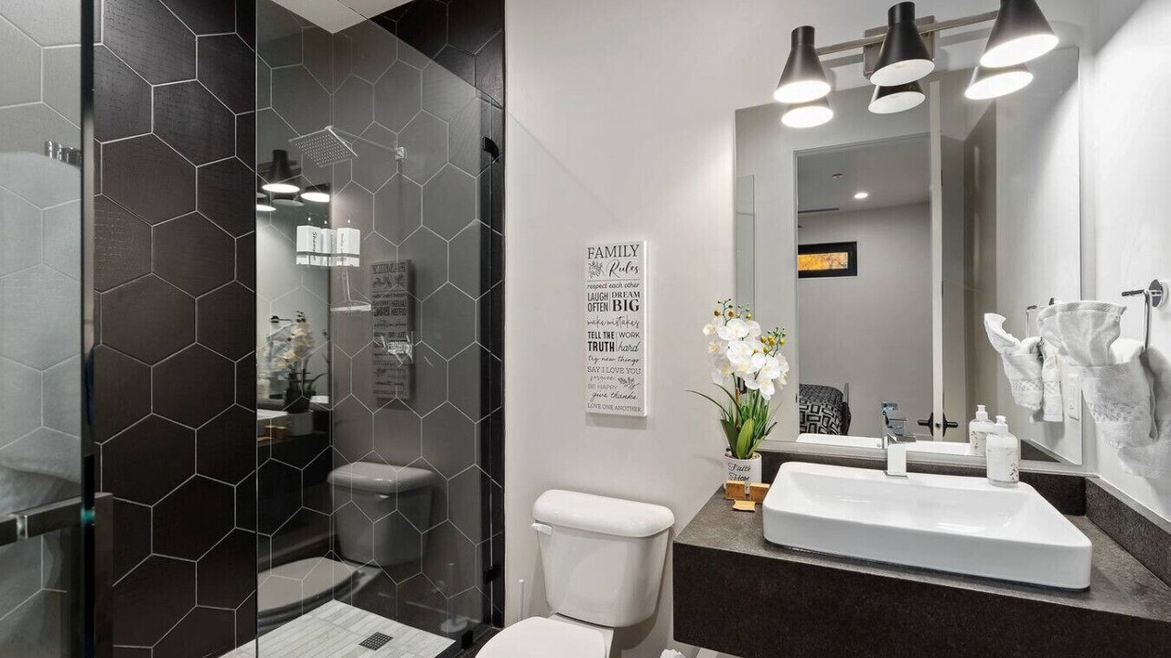 Photo of Bathroom in Hurricane