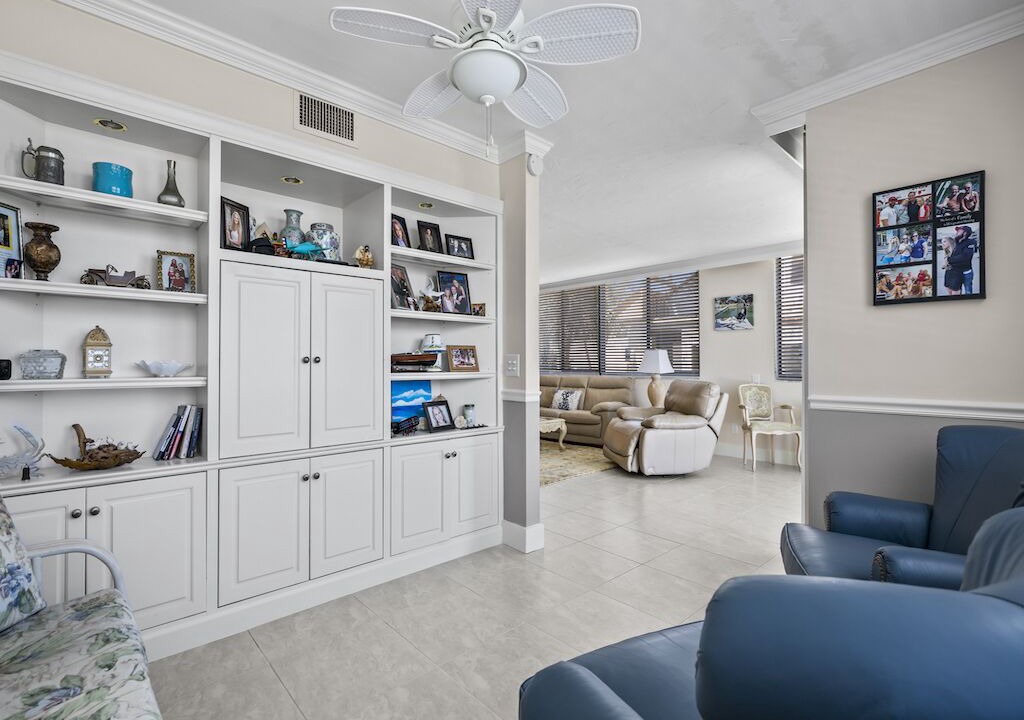 Photo of Livingroom in Indian River Shores