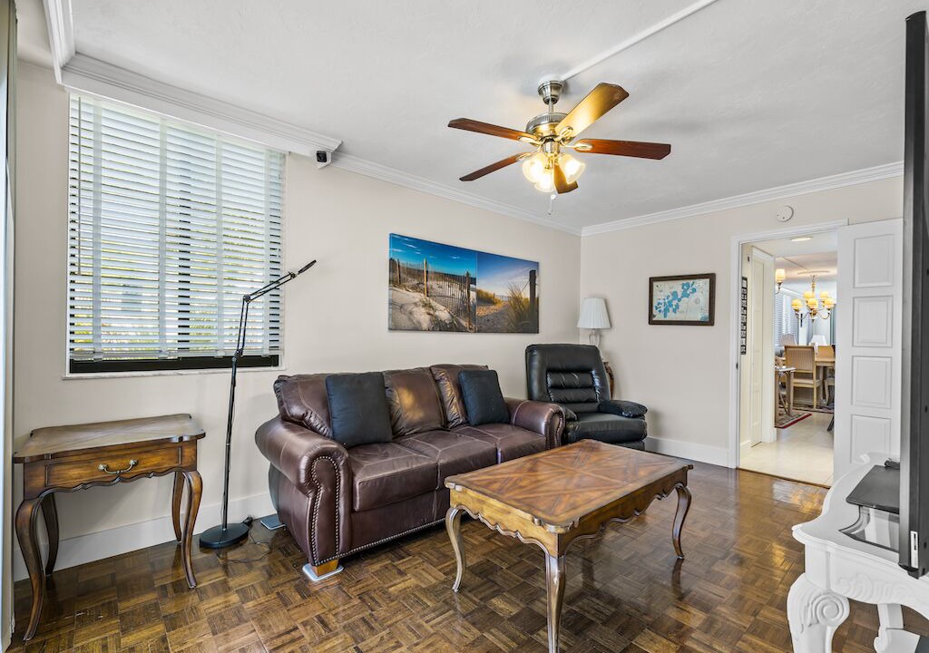 Photo of Livingroom in Indian River Shores