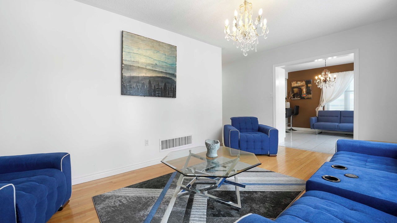 Photo of Livingroom in Richmond Hill