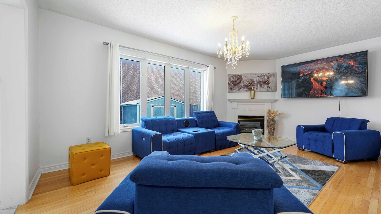 Photo of Livingroom in Richmond Hill