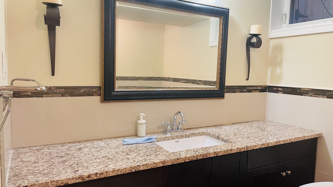 Photo of Bathroom in Lakeview