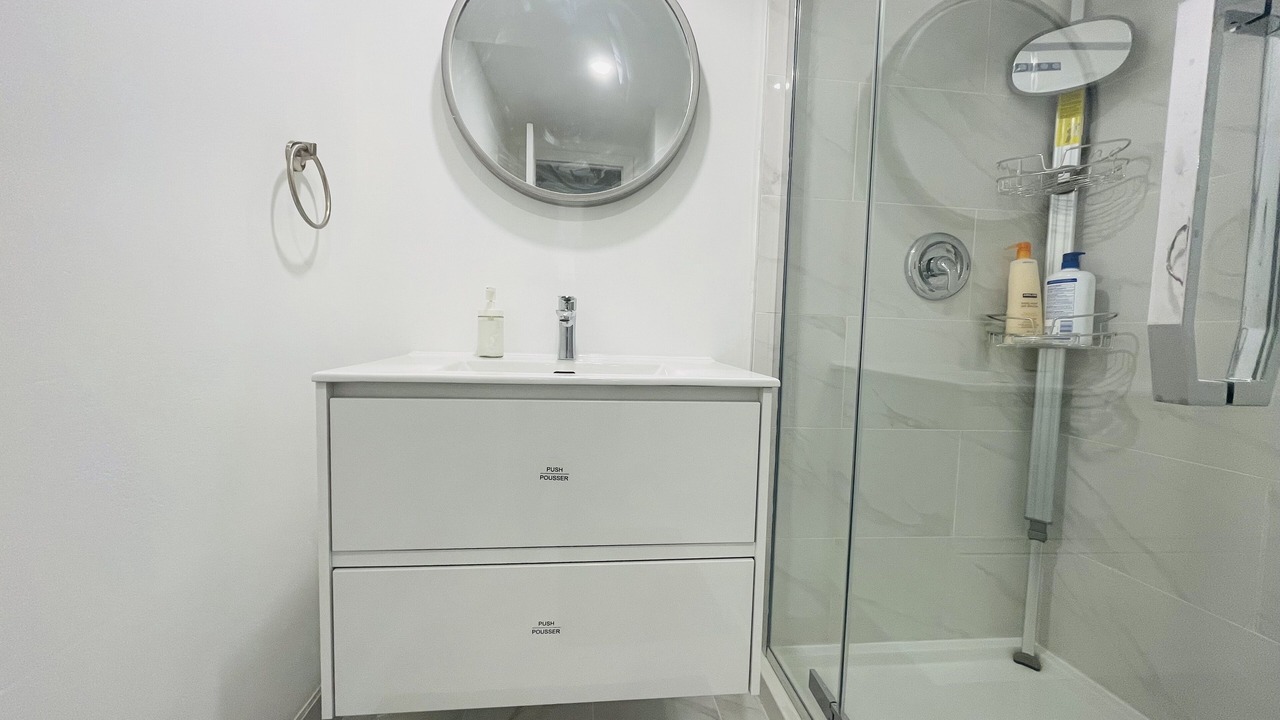 Photo of Bathroom in Lakeview