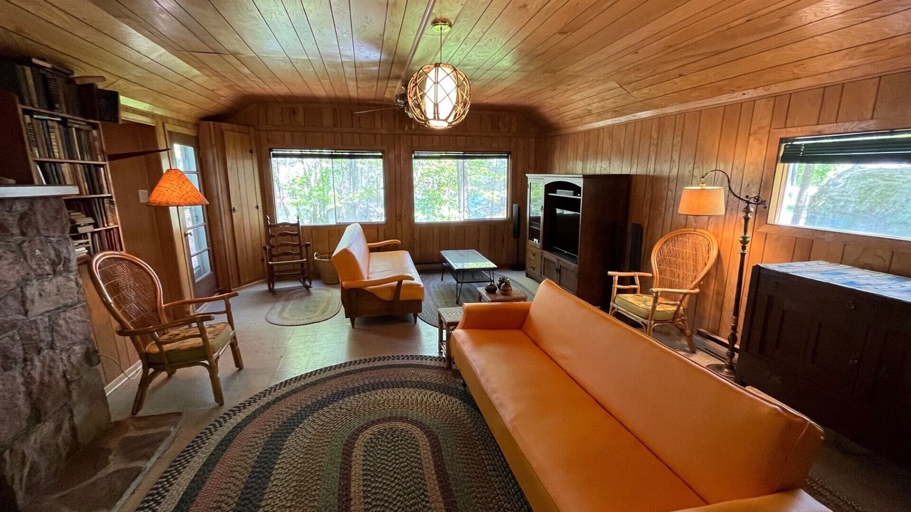 Photo of Livingroom in Gravenhurst