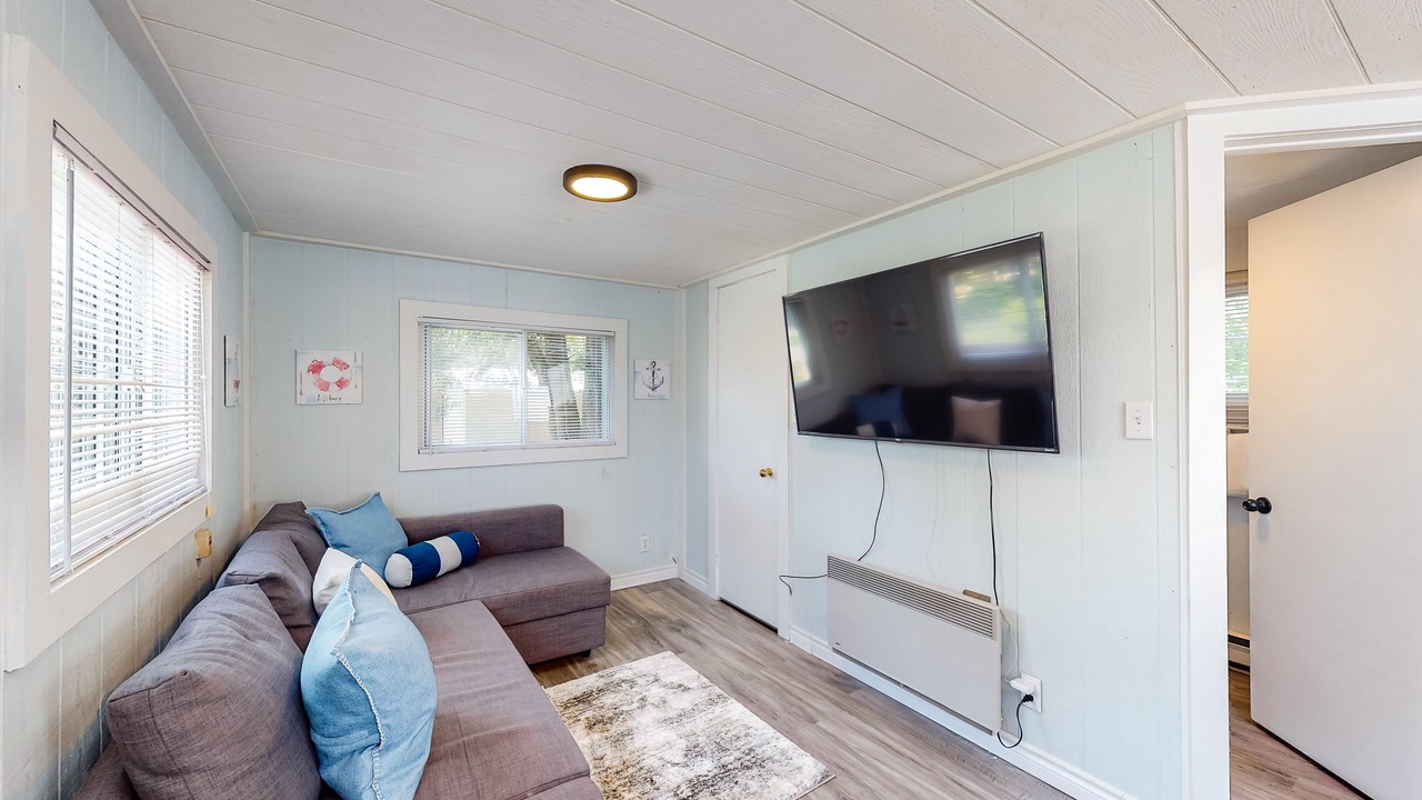 Photo of Livingroom in Wasaga Beach