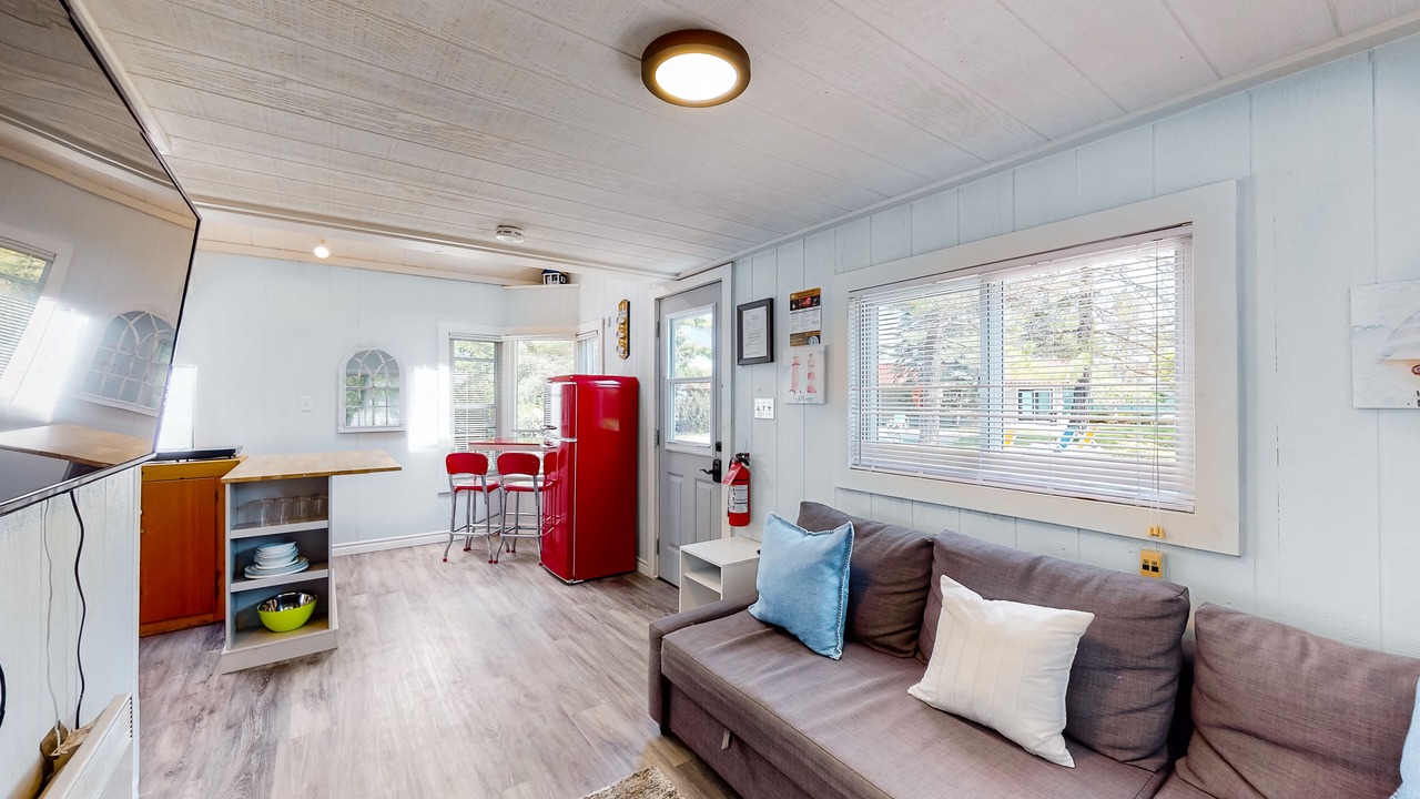 Photo of Livingroom in Wasaga Beach